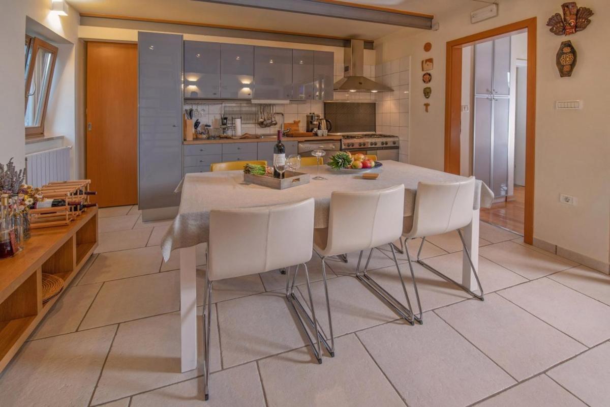 Villa Emili In Medulin - Haus Fuer 4-5 Personen Esterno foto